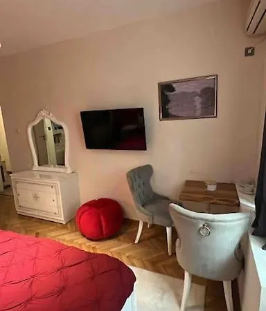 Lux Delux With Jacuzzi Apartment