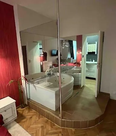 Lux Delux With Jacuzzi דירה