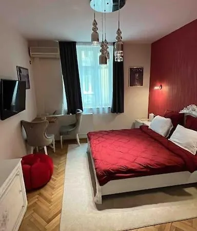 Lux Delux With Jacuzzi סופיה